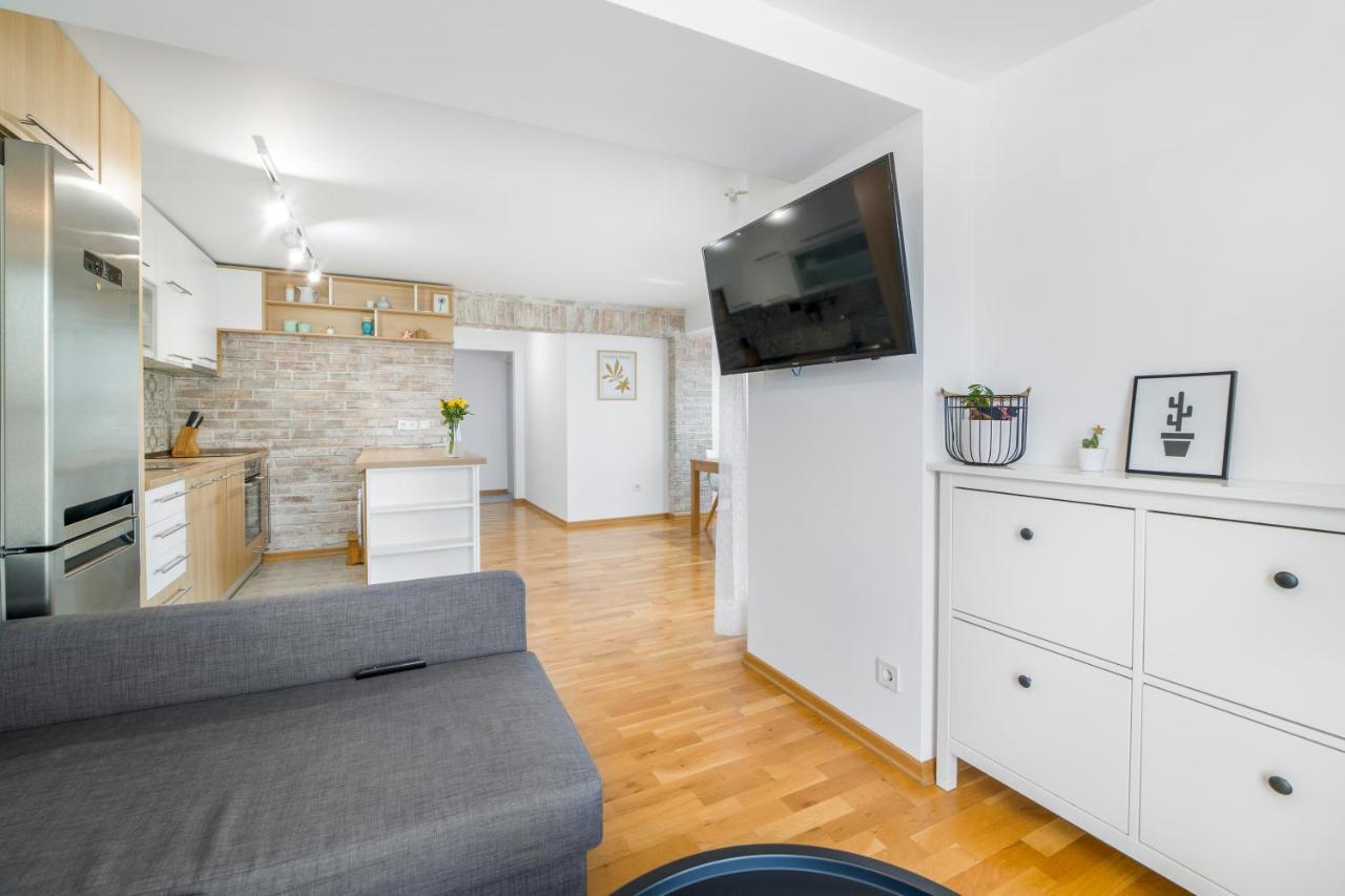 Exclusive Apartment Studentski Grad Sofia Bagian luar foto